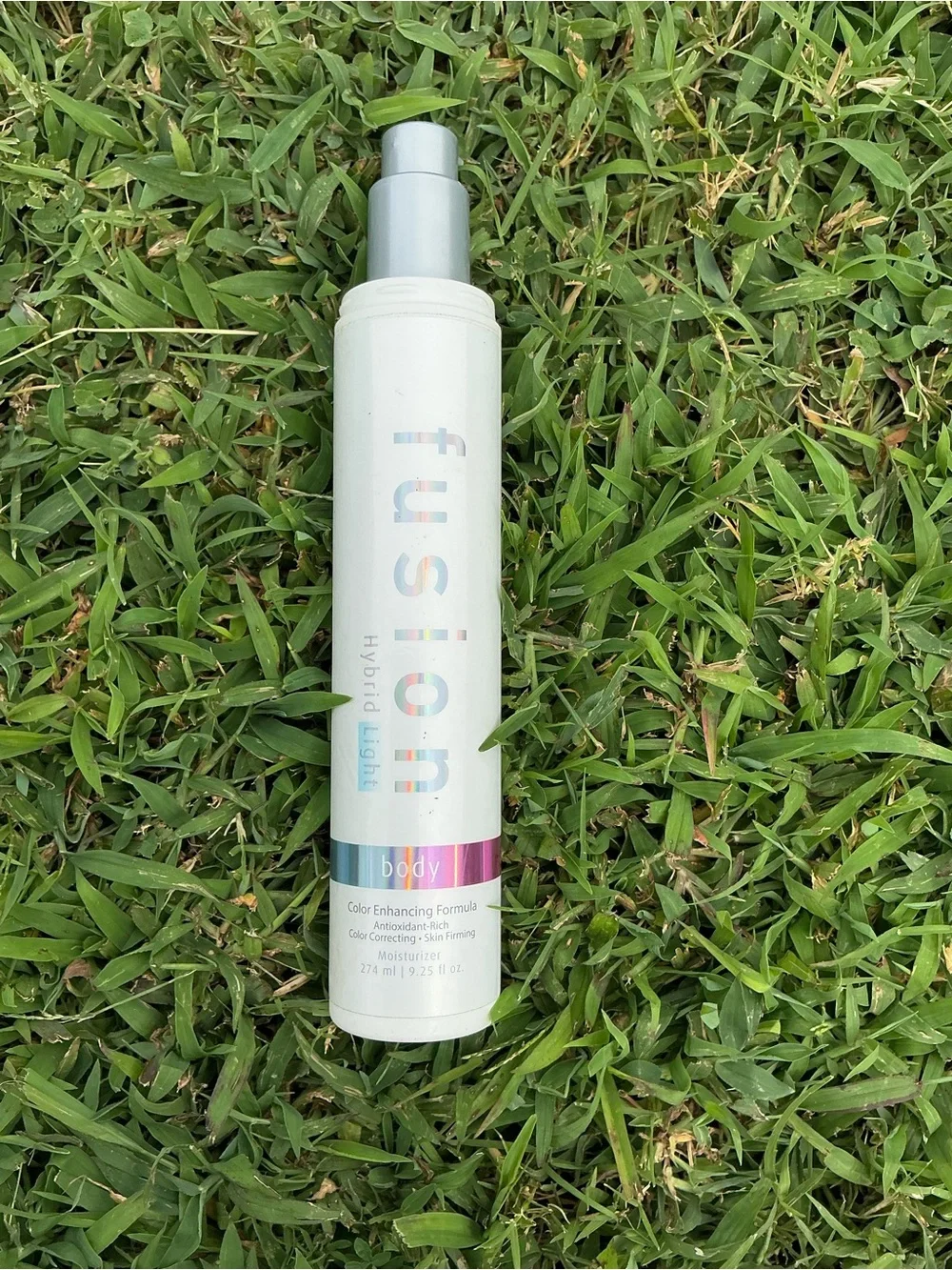 Fusion Hybrid Light Color-Enhancing Body Moisturizer - White